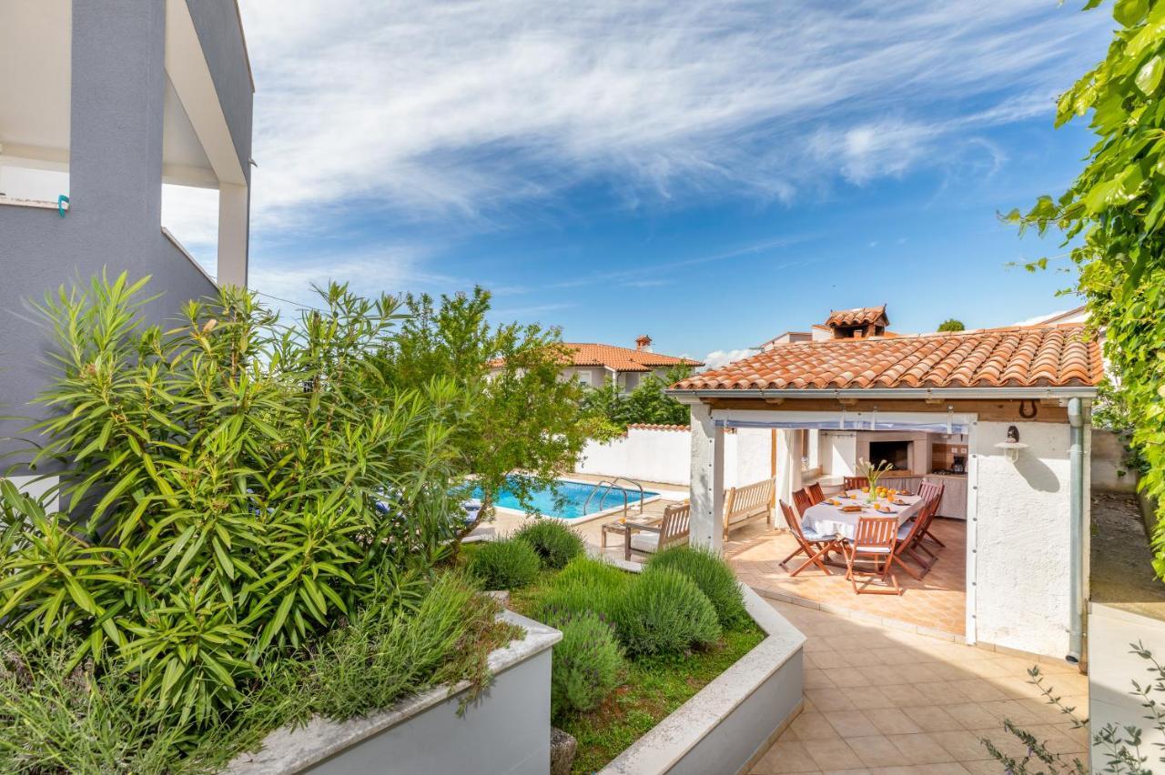 Nature & Sea Holiday Home With Pool Pula Bagian luar foto