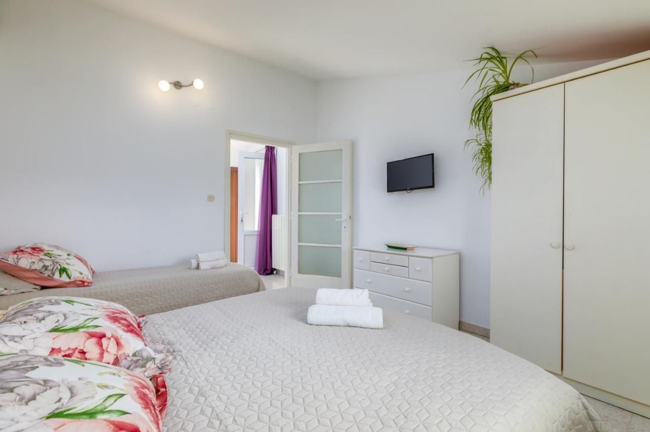 Nature & Sea Holiday Home With Pool Pula Bagian luar foto